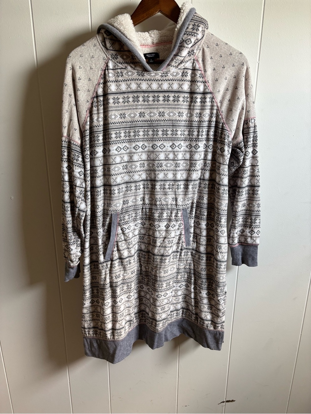 Simply Vera Vera Wang Cream and Gray Patterned Sherpa-Lined Hoodie Dress